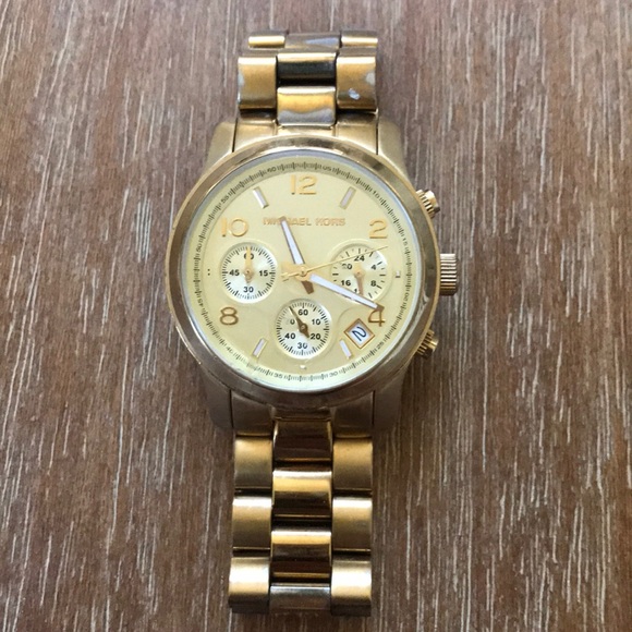 Michael Kors gold plated watch - Picture 1 of 2